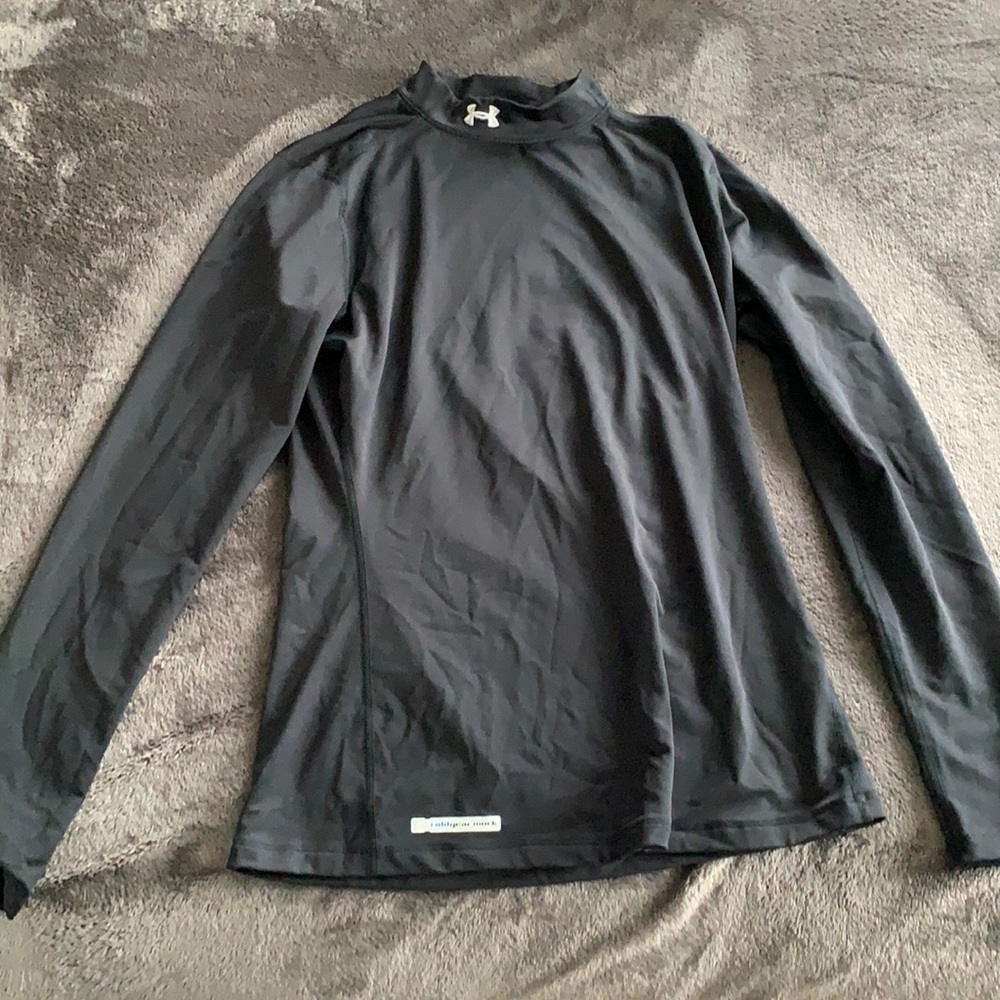 under armor black fleece undershirt